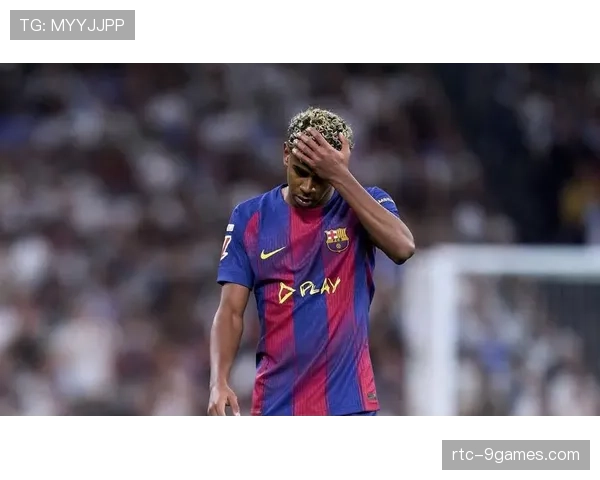 特写：终场哨响，37岁莫德里奇仰面躺倒在伯纳乌草皮